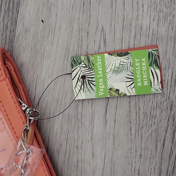 Badgley Mischka Coral Quilted Crossbody Phone Card Holder Pearl Accented NEW‎ - Picture 4 of 12